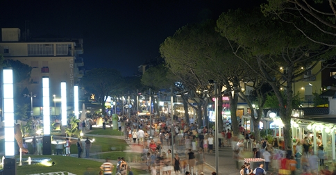 la sera in piazza a Jesolo