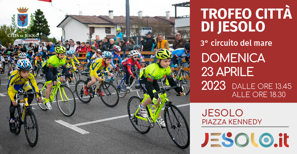 3° circuito del mare Gara ciclistica per bambini. Jesolo, 23 aprile 2023. Immagine di ragazzini in bici da corsa, maglie gialle e rosse, pubblico sullo sfondo