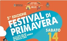 festival di primavera scritta bianca su fondo arancione e nuvola azzurra