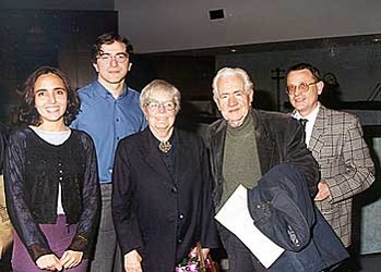 Conferenza: "Il pensiero politico di Silvio Trentin" - relatore Giannantonio Paladini. Da sinistra: Paola Albano, Simone Camanzi, Francesca (Franca) e Giorgio Trentin, Pio Serafin. Jesolo, Palazzo Municipale, 26-4-2001