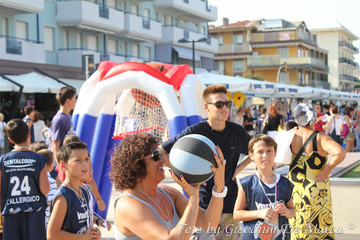 L'Assessore alla Sport prova il basket